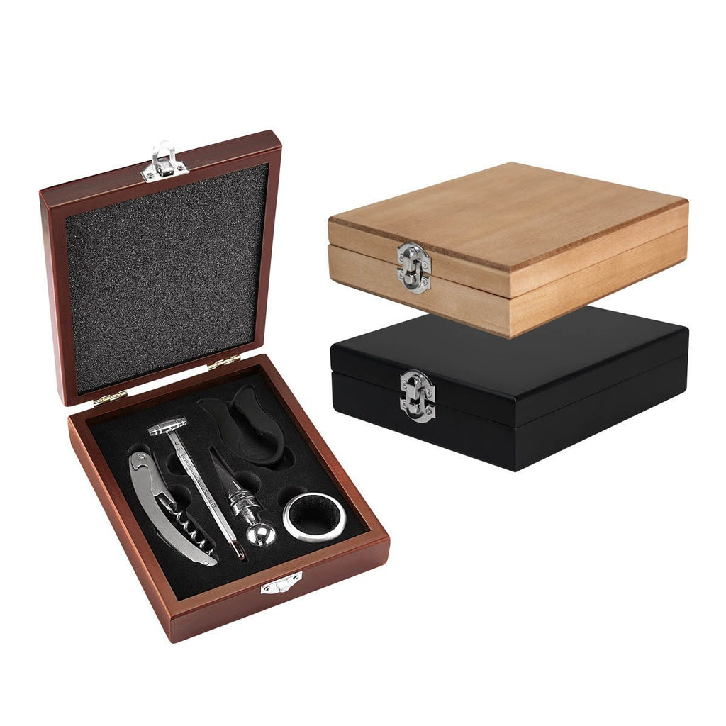 Set para vino en caja de madera con accesorios personalizado para regalos corporativos.