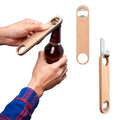 Destapador de madera de haya y metal personalizado con argolla para empresas y eventos.