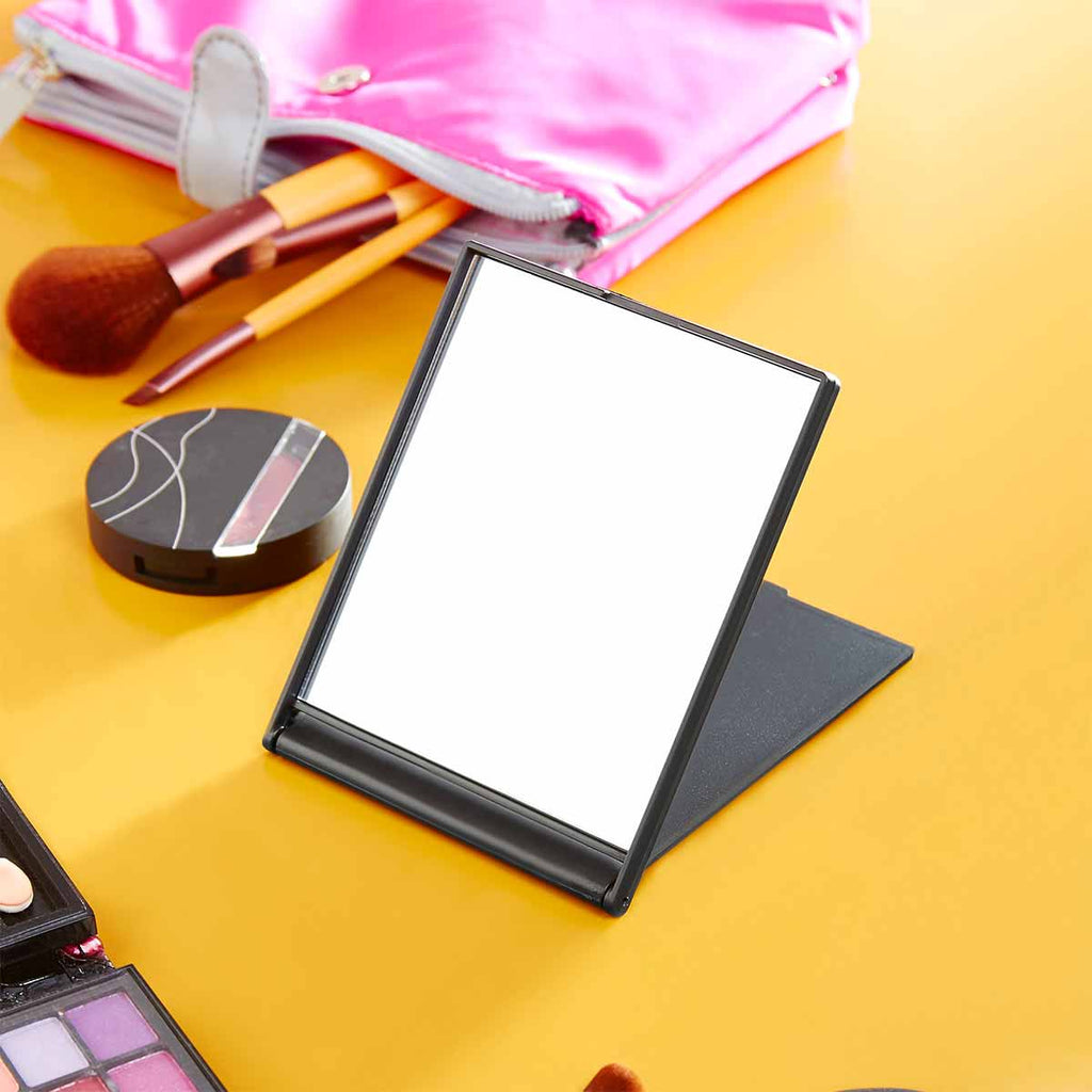 Espejo rectangular de bolsillo con tapa abatible que funciona como base, personalizable para marcas de belleza.