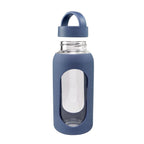Cilindro de vidrio personalizado de 800 ml con manga de silicón graduada, tapa de rosca y asa para empresas.