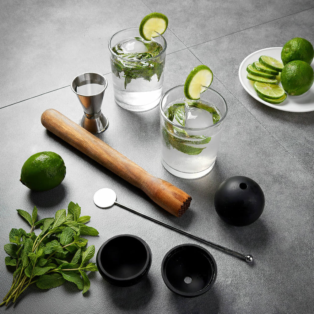 Set de mixología de 7 piezas con vasos y accesorios para preparar bebidas personalizado para empresas.