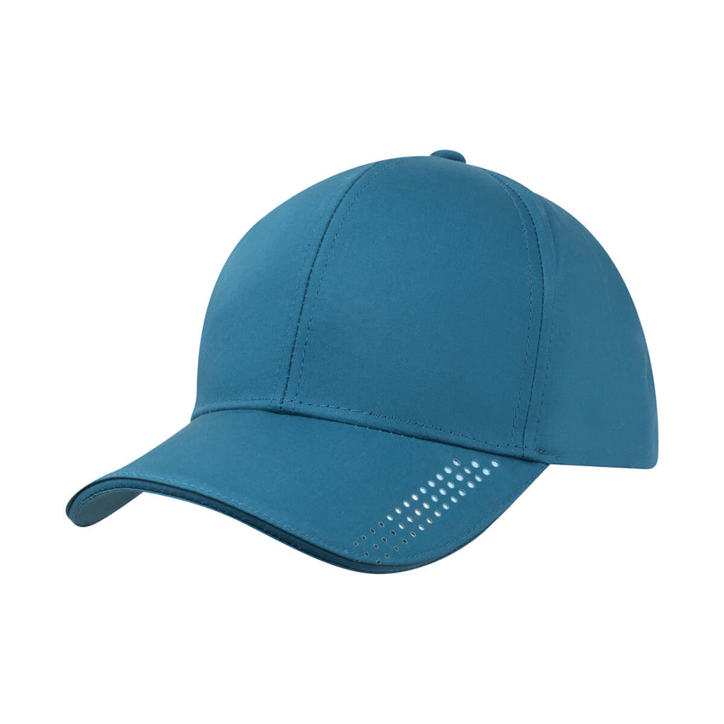 Gorra promocional personalizada de poliéster con visera rígida y ajuste metálico para empresas y eventos corporativos.