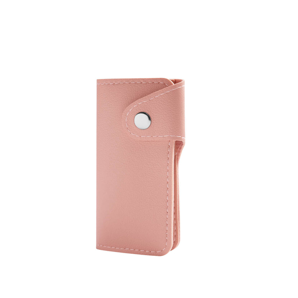 Set de manicure de tres accesorios con cortaúñas, lima y removedor de cutícula en estuche de curpiel personalizado.