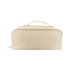 Cosmetiquera de curpiel expandible con tres elásticos organizadores, bolsillo central con cierre y asa personalizada.