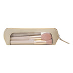Set de maquillaje de siete accesorios con cinco brochas, esponja para base, toalla facial y estuche personalizado.