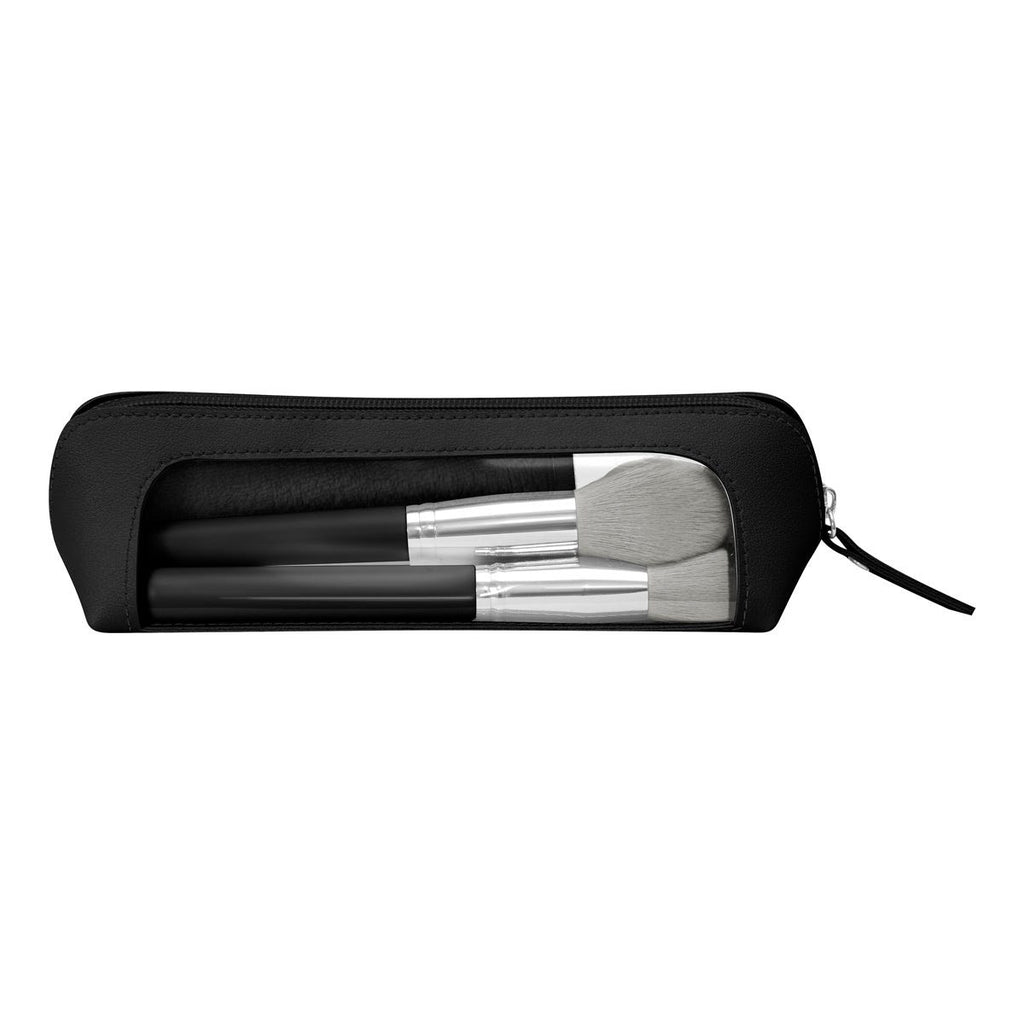 Set de maquillaje de siete accesorios con cinco brochas, esponja para base, toalla facial y estuche personalizado.
