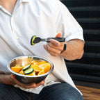 Cubierto multifuncional de metal con tenedor, cuchillo y destapador personalizado para empresas.