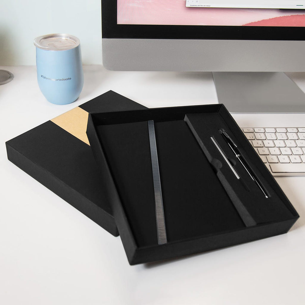 Set ejecutivo de libreta de curpiel con solapa magnética y bolígrafo de acero inoxidable personalizado para empresas.