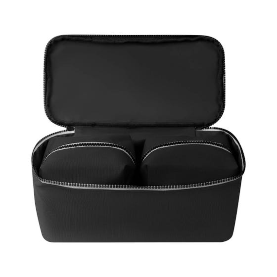 Set de viaje personalizado con estuche organizador y dos neceseres para artículos personales y accesorios.