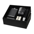 Set de bar con licorera con funda de curpiel, vaso de cristal, mini vasos metálicos, cubos enfriadores y caja rígida de regalo personalizada.