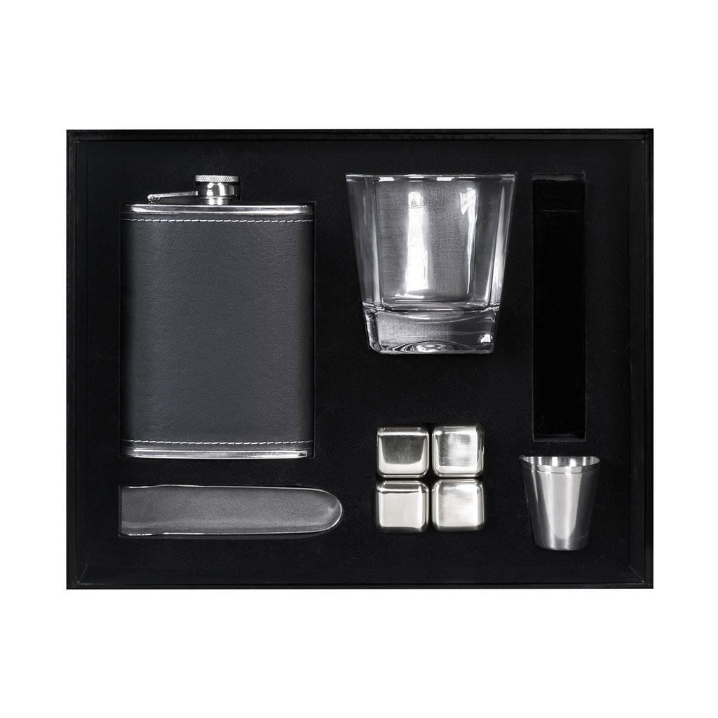 Set de bar con licorera con funda de curpiel, vaso de cristal, mini vasos metálicos, cubos enfriadores y caja rígida de regalo personalizada.