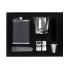Set de bar con licorera con funda de curpiel, vaso de cristal, mini vasos metálicos, cubos enfriadores y caja rígida de regalo personalizada.