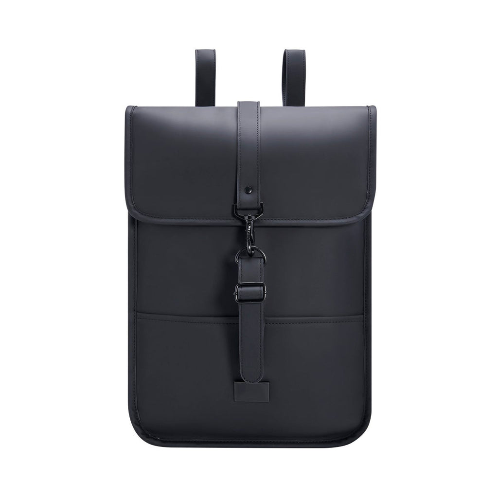 Mochila ejecutiva personalizada de curpiel con placa metálica para grabado láser y compartimento para laptop de 14 pulgadas.