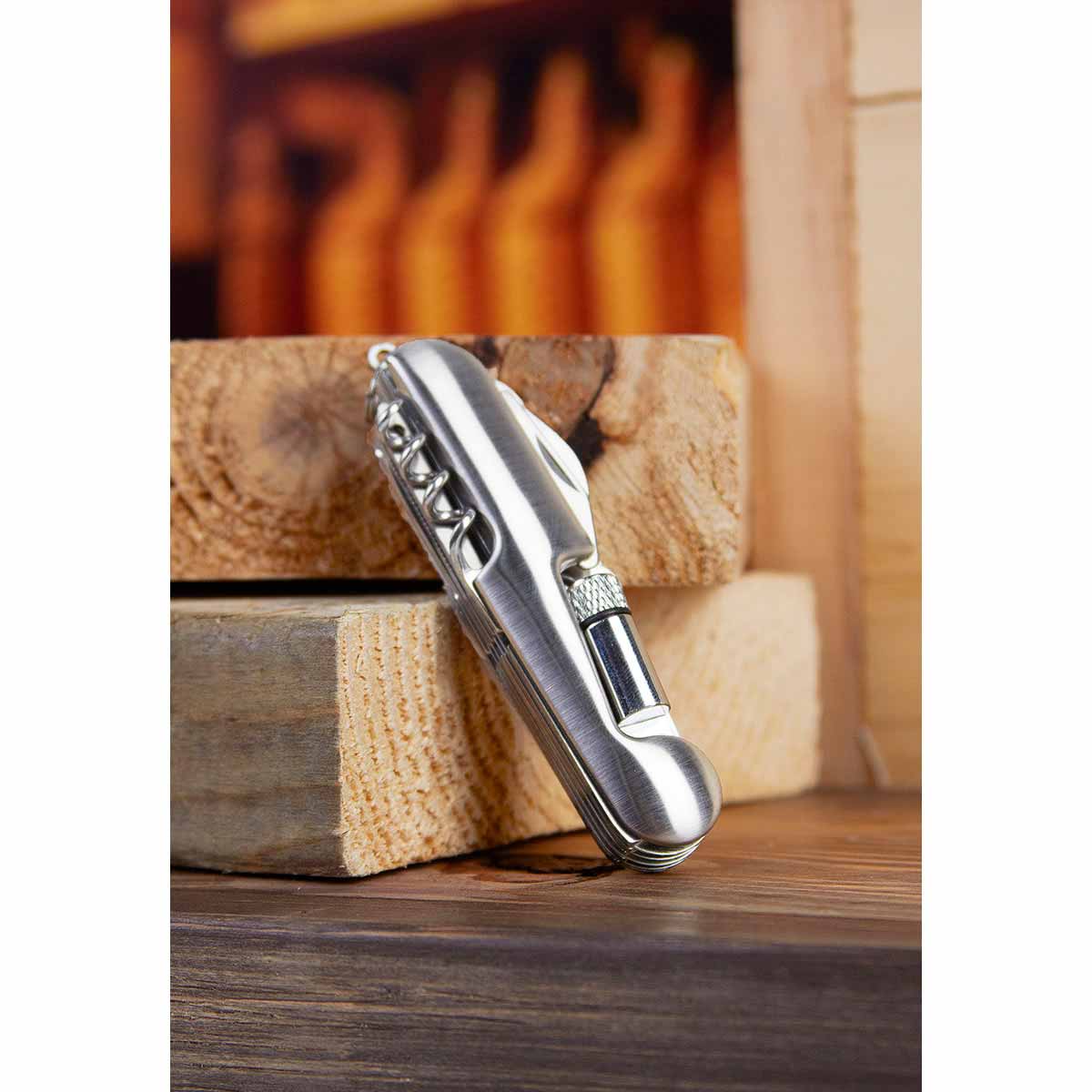 Navaja multiherramienta de bolsillo de metal con 11 funciones y lámpara LED personalizada.