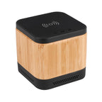 Bocina Bluetooth personalizada con cargador inalámbrico y acabado en bambú para regalos corporativos y promocionales tecnológicos.